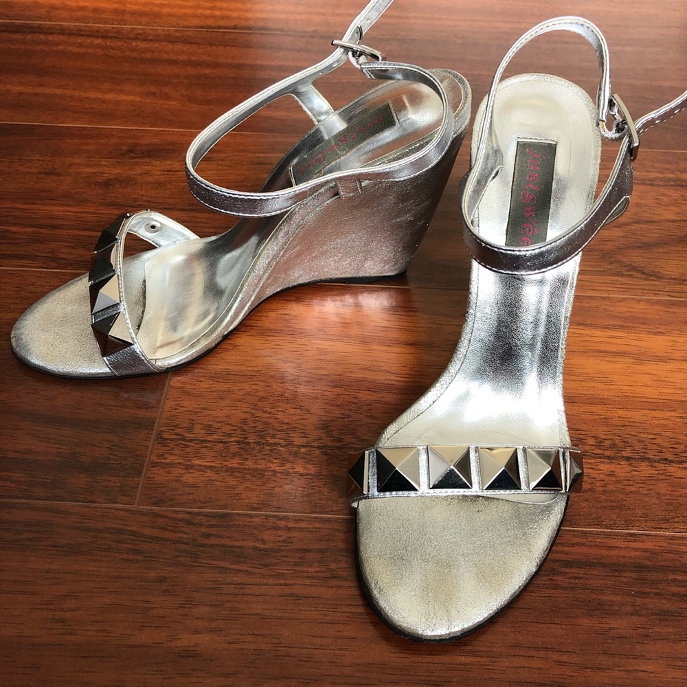 Silver wedges